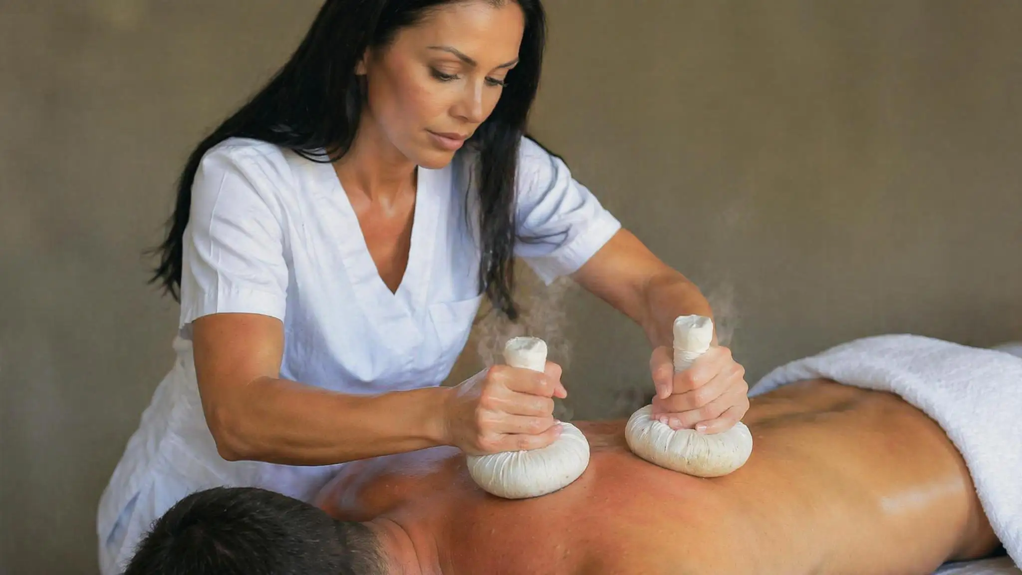 Kräuterstempelmassage